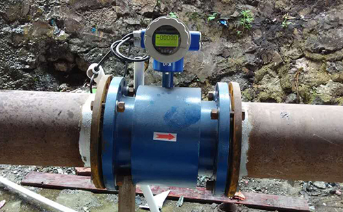 水泥漿流量計現(xiàn)場安裝使用圖